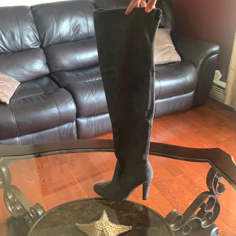 Beautiful Steve Madden boots barely worn
